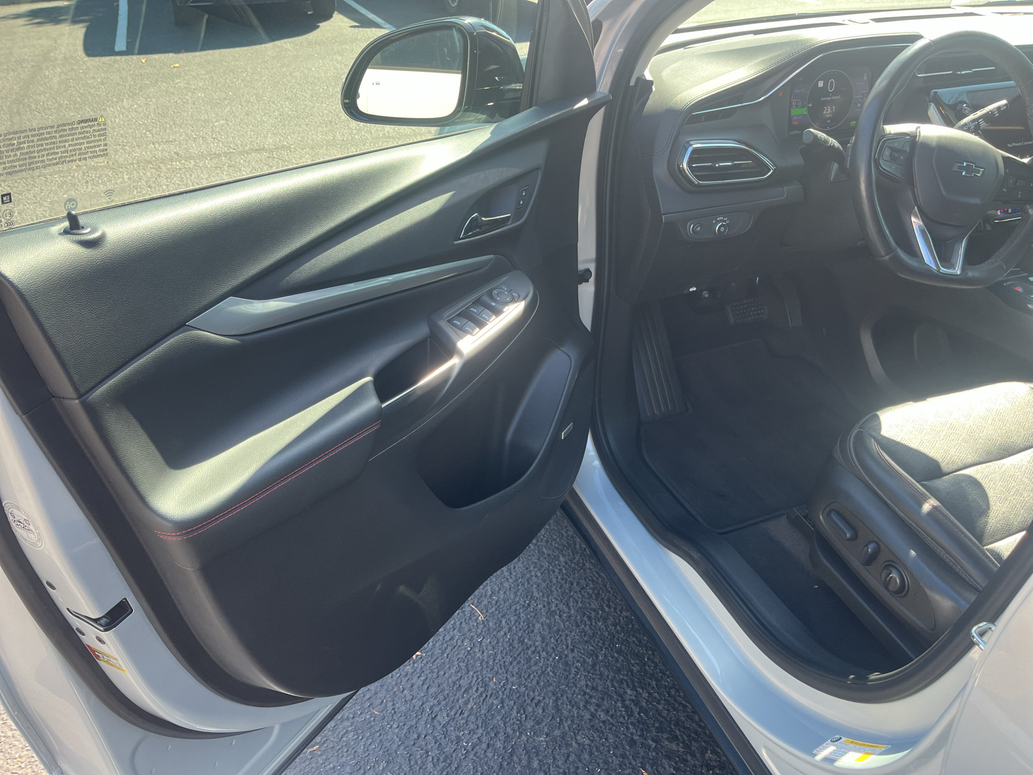 Used 2023 Chevrolet Bolt EUV Premier w/ Sun & Sound Package FWD image 17