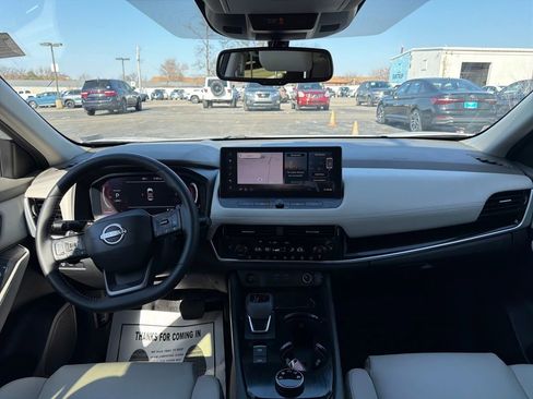 Used 2025 Nissan Rogue SL w/ SL Premium Package image 14