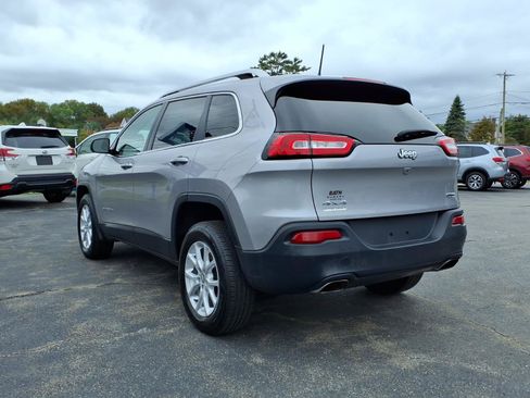 Used 2018 Jeep Cherokee Latitude Plus AWD/4WD image 5