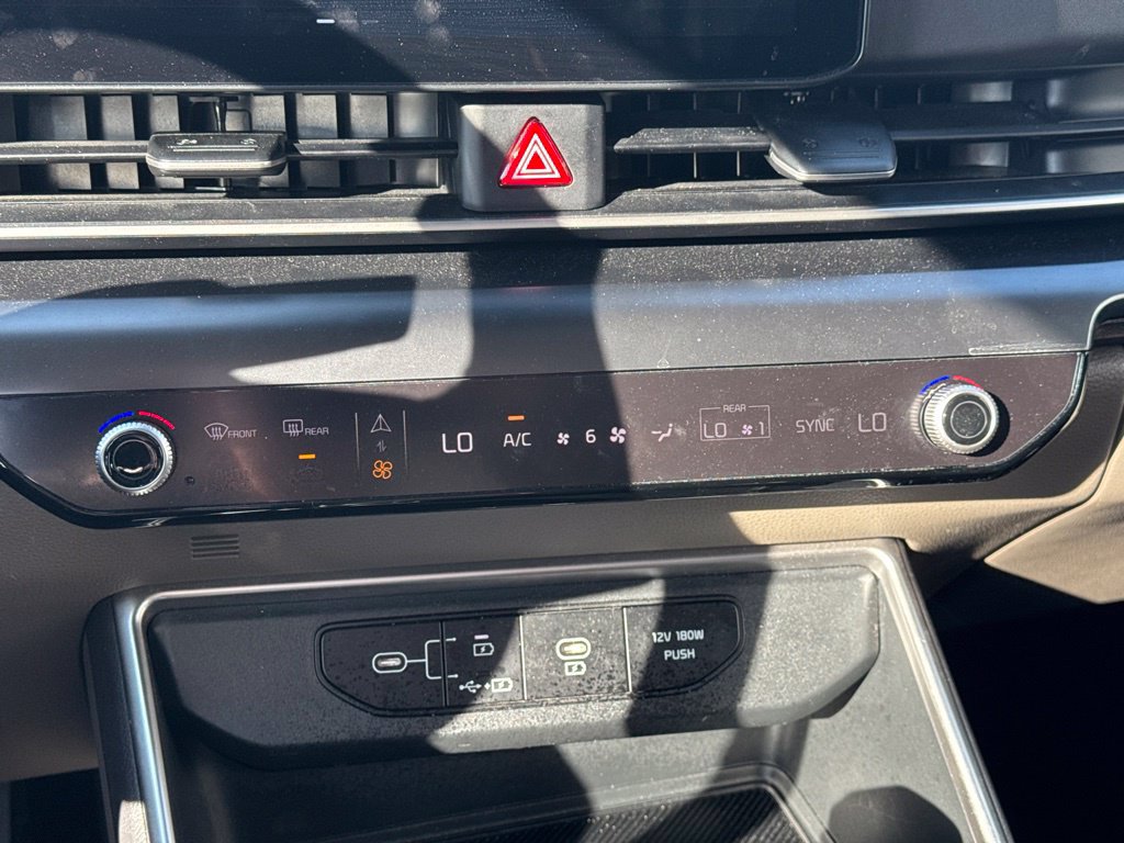 Used 2026 Kia Carnival FWD image 24
