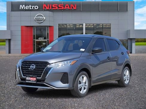 New 2025 Nissan Kicks Play S image 2