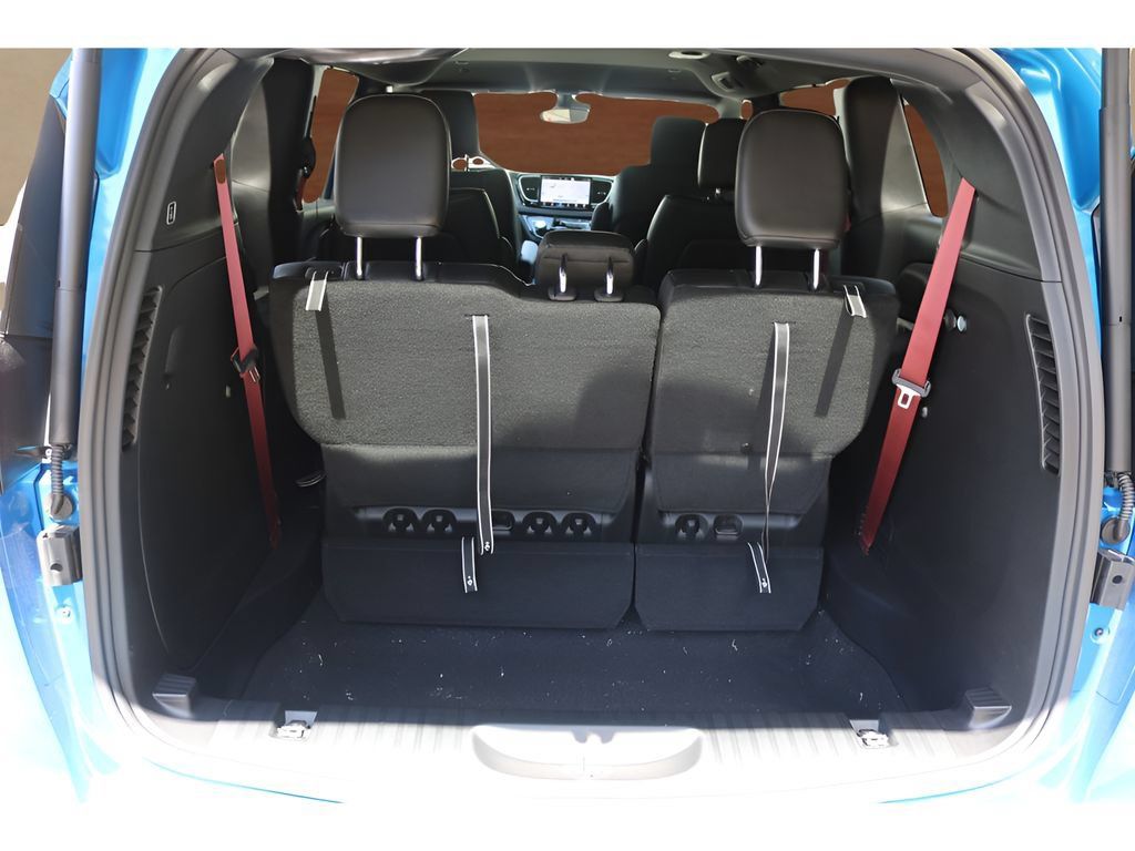 New 2027 Chrysler Pacifica Select FWD image 17