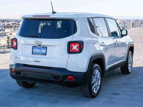 Used 2023 Jeep Renegade Latitude AWD/4WD image 4