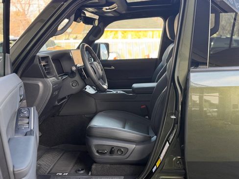 Used 2024 Lexus GX 550 image 2