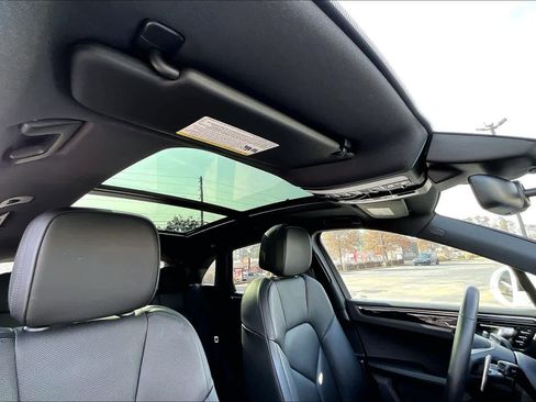 Used 2025 Porsche Macan image 15