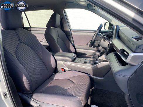 Used 2024 Toyota Highlander LE AWD/4WD image 14