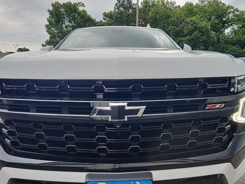 Used 2024 Chevrolet Tahoe Z71 w/ Luxury Package AWD/4WD image 11
