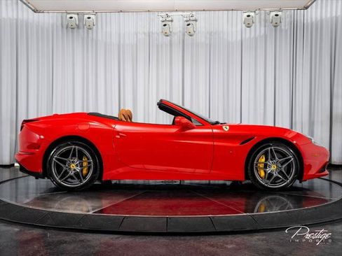 Used 2016 Ferrari California T RWD image 20