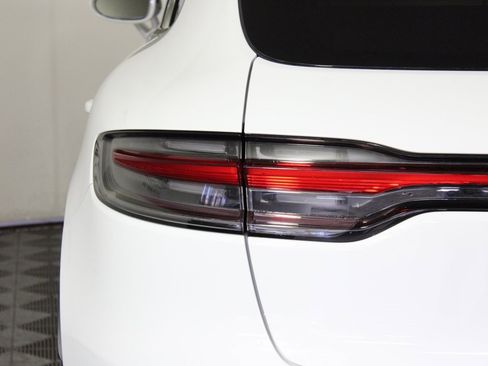 Used 2025 Porsche Macan w/ Premium Package Plus image 12