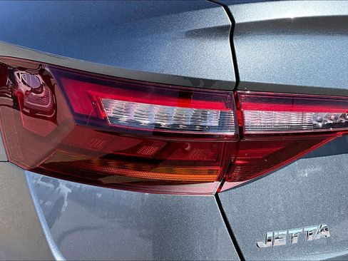 Used 2019 Volkswagen Jetta SEL w/ Cold Weather Package image 29