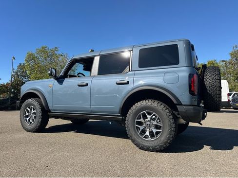 New 2025 Ford Bronco Badlands image 4