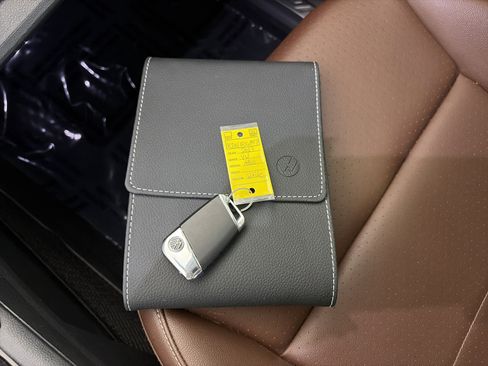 Used 2023 Volkswagen Atlas SEL R-Line image 33