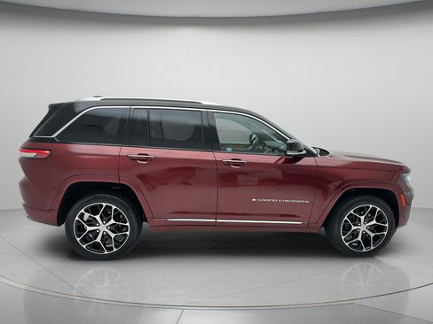 Used 2023 Jeep Grand Cherokee Summit AWD/4WD image 6
