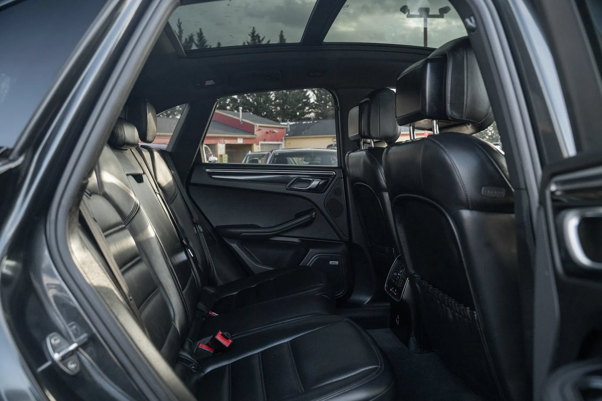 Used 2020 Porsche Macan S AWD/4WD image 12