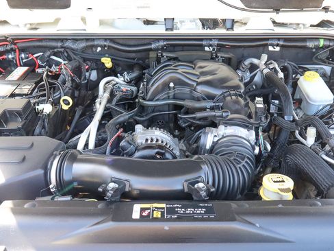 Used 2017 Jeep Wrangler Unlimited Sahara w/ Connectivity Group image 22