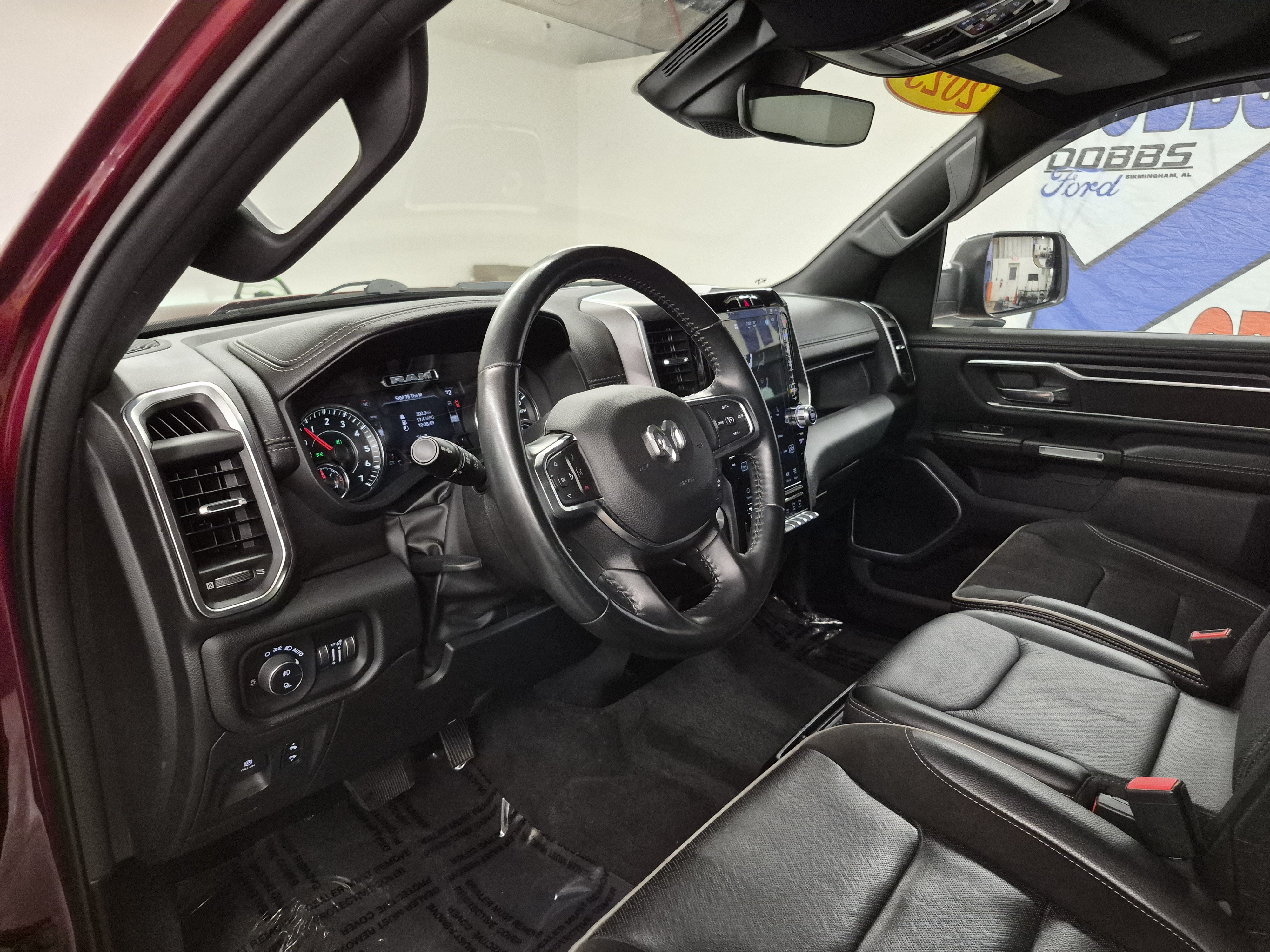 Used 2023 RAM 1500 Laramie AWD/4WD image 13
