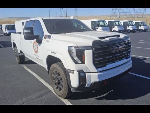 Used 2024 GMC Sierra 2500 AT4 w/ AT4 Preferred Package AWD/4WD image 2