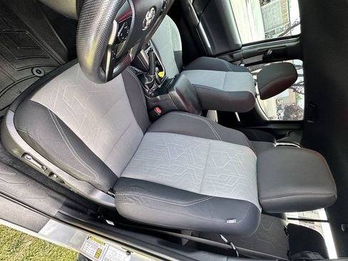 Used 2021 Toyota Tacoma TRD Sport w/ Technology Package AWD/4WD image 18