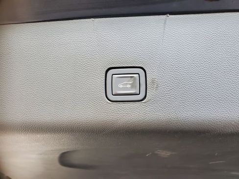 Certified 2023 Chevrolet Traverse RS w/ LPO, Floor Liner Package FWD image 11