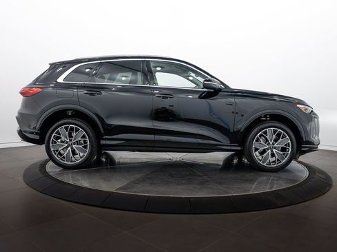 Used 2025 Audi Q5 Premium Plus w/ Premium Plus AWD/4WD image 3