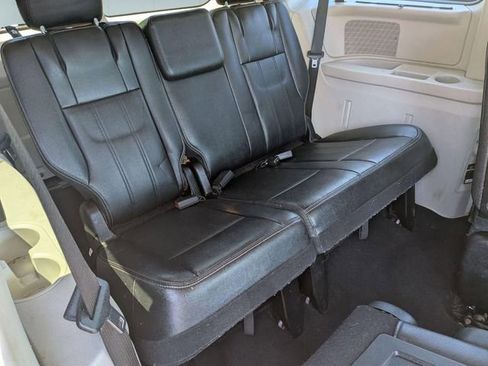 Used 2013 Chrysler Town & Country Touring-L w/ Driver Convenience Group FWD image 28