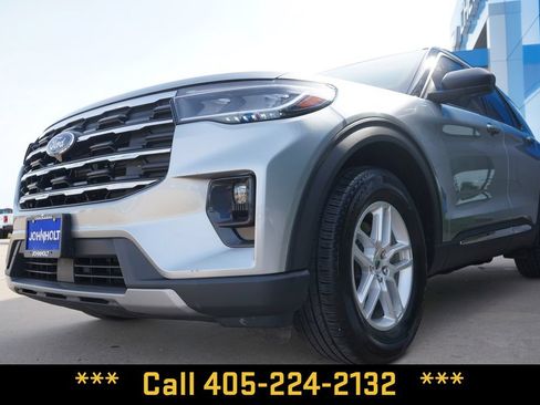 Used 2025 Ford Explorer Active w/ Active Comfort Package RWD image 4