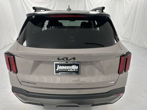 New 2025 Kia Sorento SX image 4