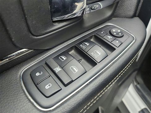 Used 2018 RAM 1500 Sport image 17