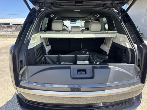 New 2026 Land Rover Range Rover Long Wheelbase SE AWD/4WD image 7