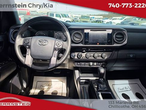 Used 2019 Toyota Tacoma TRD Sport image 6