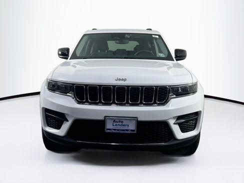 Used 2023 Jeep Grand Cherokee Laredo w/ Luxury Tech Group I AWD/4WD image 2