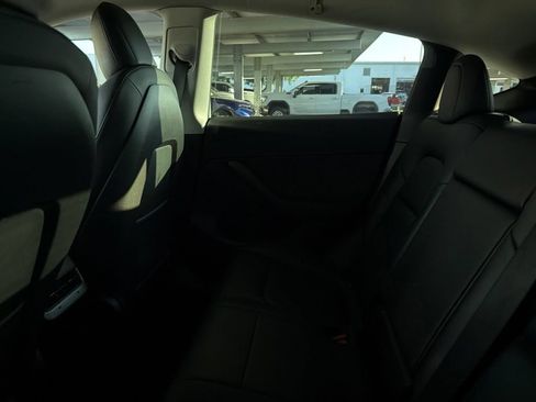 Used 2022 Tesla Model Y Long Range AWD/4WD image 8
