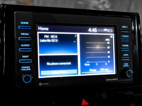 Used 2020 Toyota RAV4 XLE w/ Convenience Package FWD image 28