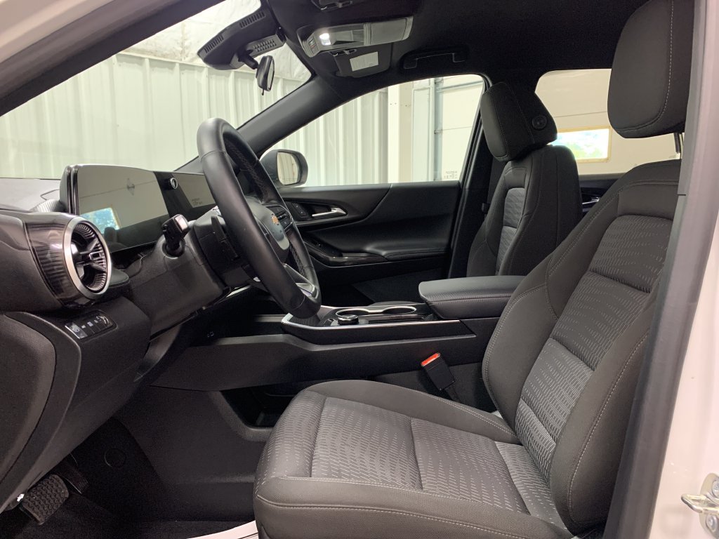 Used 2026 Chevrolet Equinox LT AWD/4WD image 4