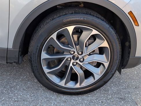 Used 2022 Lincoln Nautilus Reserve image 9