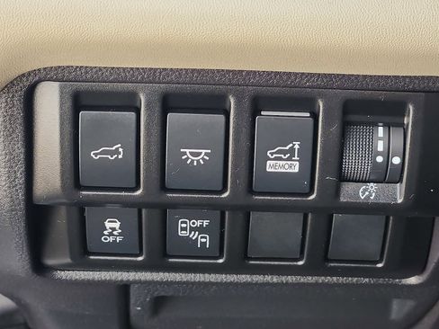 Used 2022 Subaru Ascent Limited w/ Technology Package image 26