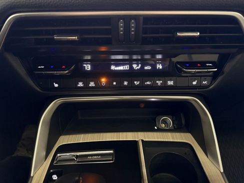 Used 2024 MAZDA CX-90 Plug-In Hybrid w/ Premium Pkg image 14