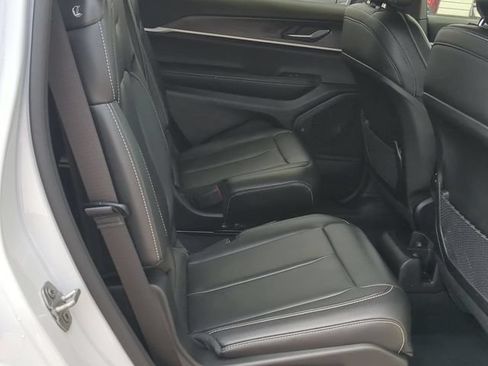 Used 2025 Jeep Grand Cherokee L Limited AWD/4WD image 19