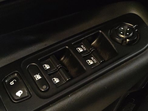 Used 2018 Jeep Renegade Altitude FWD image 27
