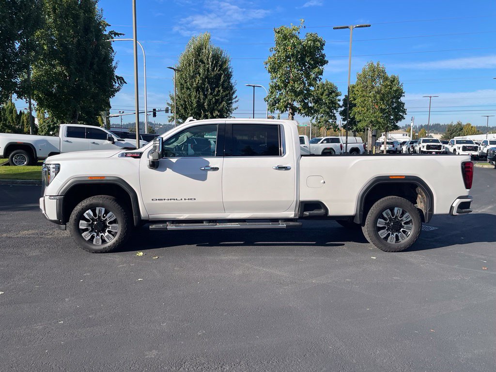 Used 2025 GMC Sierra 3500 Denali w/ Technology Package AWD/4WD image 2