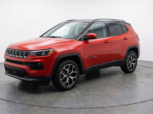 Used 2025 Jeep Compass Limited AWD/4WD image 3
