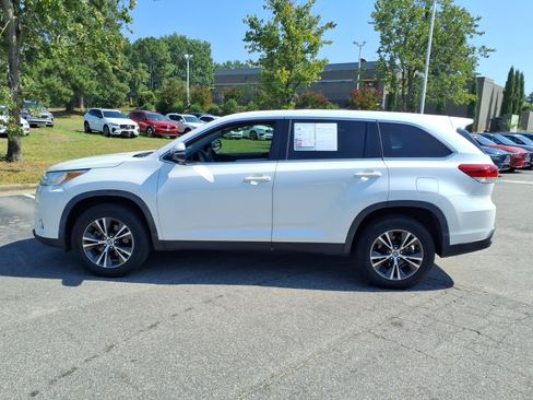 Used 2019 Toyota Highlander LE FWD image 21