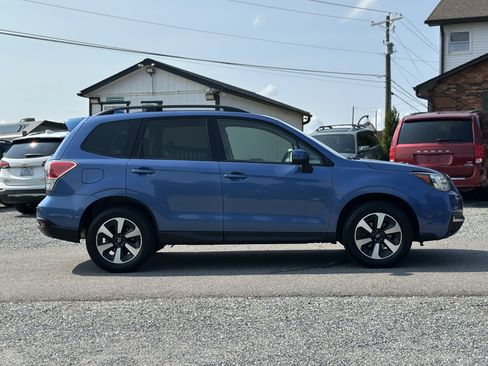 Used 2017 Subaru Forester 2.5i Premium AWD/4WD image 2