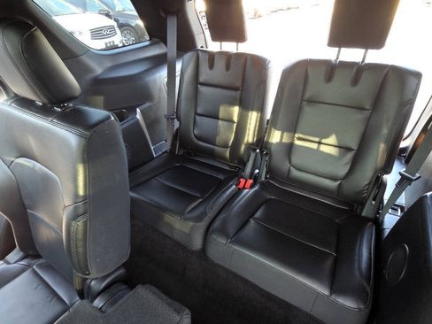 Used 2017 Ford Explorer XLT w/ Equipment Group 202A AWD/4WD image 35