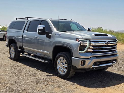 Used 2025 Chevrolet Silverado 2500 High Country w/ Technology Package AWD/4WD image 3