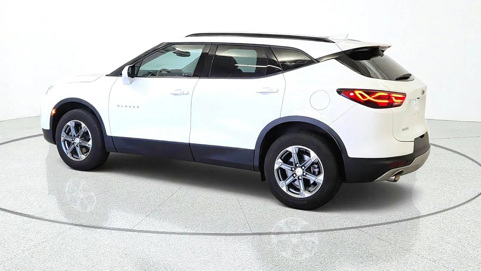 Used 2024 Chevrolet Blazer LT w/ Convenience Package FWD image 6