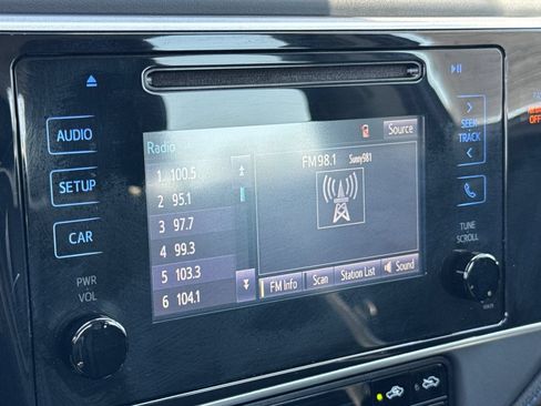 Used 2018 Toyota Corolla SE FWD image 17