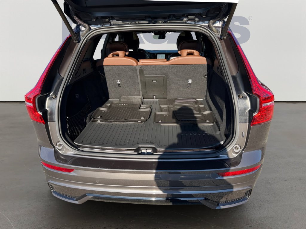 Certified 2024 Volvo XC60 B5 Ultimate w/ Climate Package AWD/4WD image 10