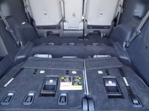 Used 2025 Toyota Sienna XLE image 9