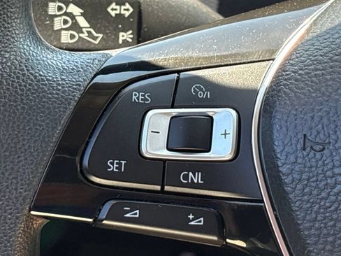 Used 2015 Volkswagen Jetta SE FWD image 18